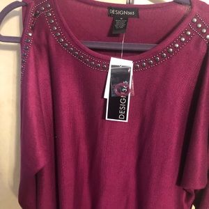 Design365 BRAND NEW Long sleeve sweater.